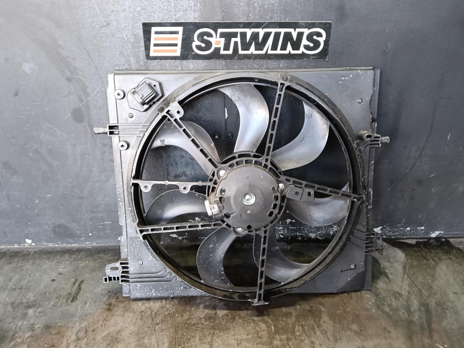 Used auto part listing image: 2018 NISSAN QASHQAI FAN SINGLE FAN ASSY, PETROL, 2.0, J11, 12/13-07/21 0000392155