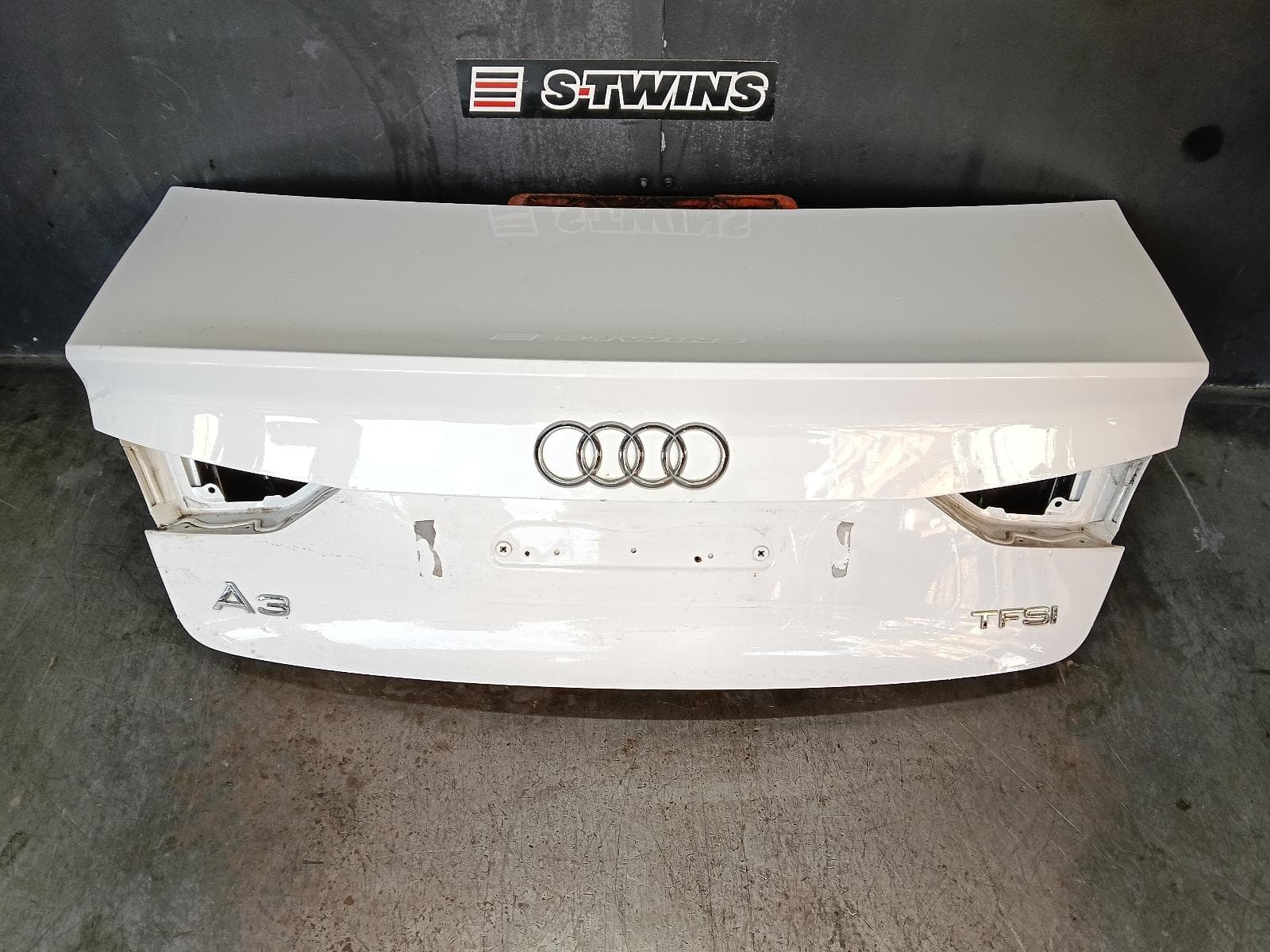 Used auto part listing image: 2016 AUDI A3 BOOTLID TAILGATE BOOTLID, 8V, A3/S3, SEDAN, 11/13-10/20 0000393459