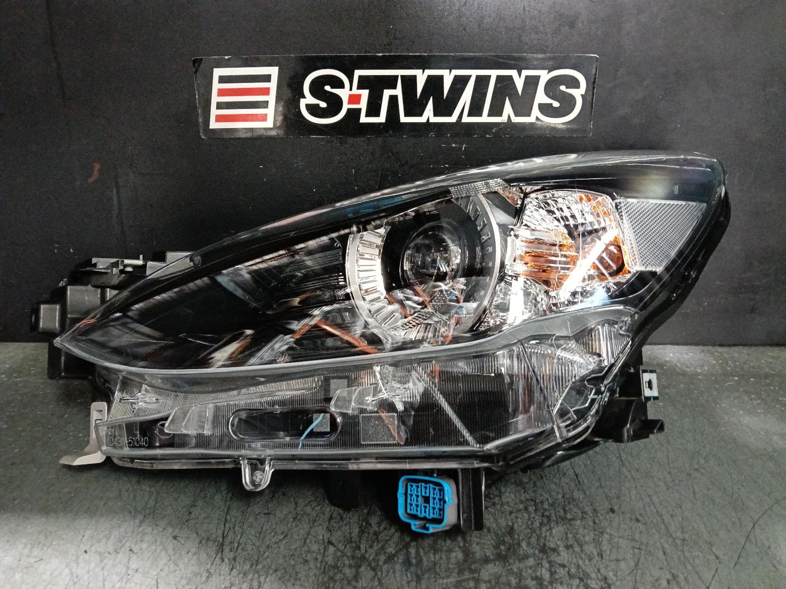 Used auto part listing image: 2025 MAZDA 2 LEFT HEADLAMP DJ/DL, W/ LED TYPE, ADAPTIVE TYPE, 05/23- 0000396212