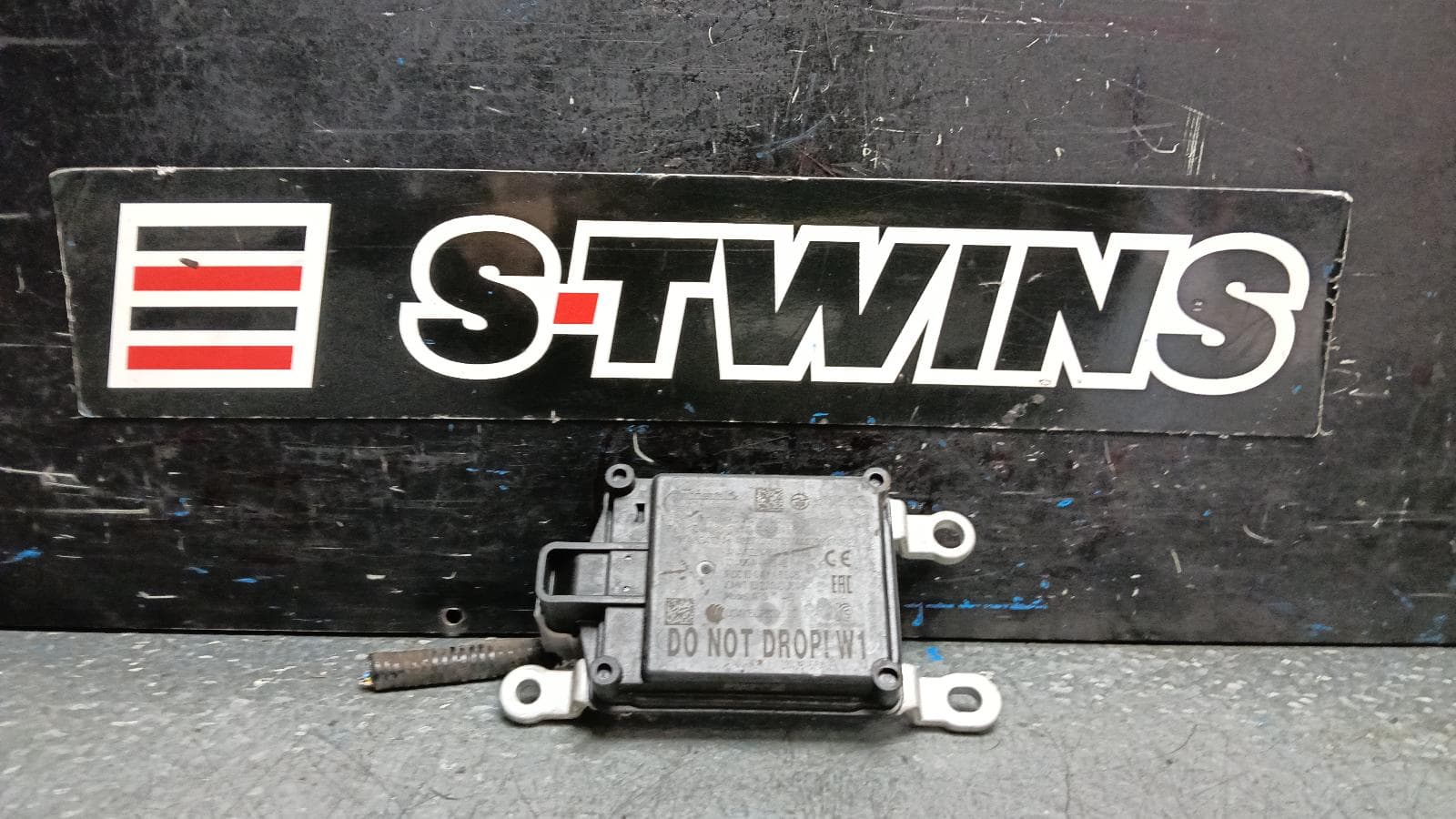 Used auto part listing image: 2021 NISSAN JUKE REVERSE CAMERA F16, FRONT RADAR SENSOR (GRILLE MOUNTED), 03/20- 0000400944