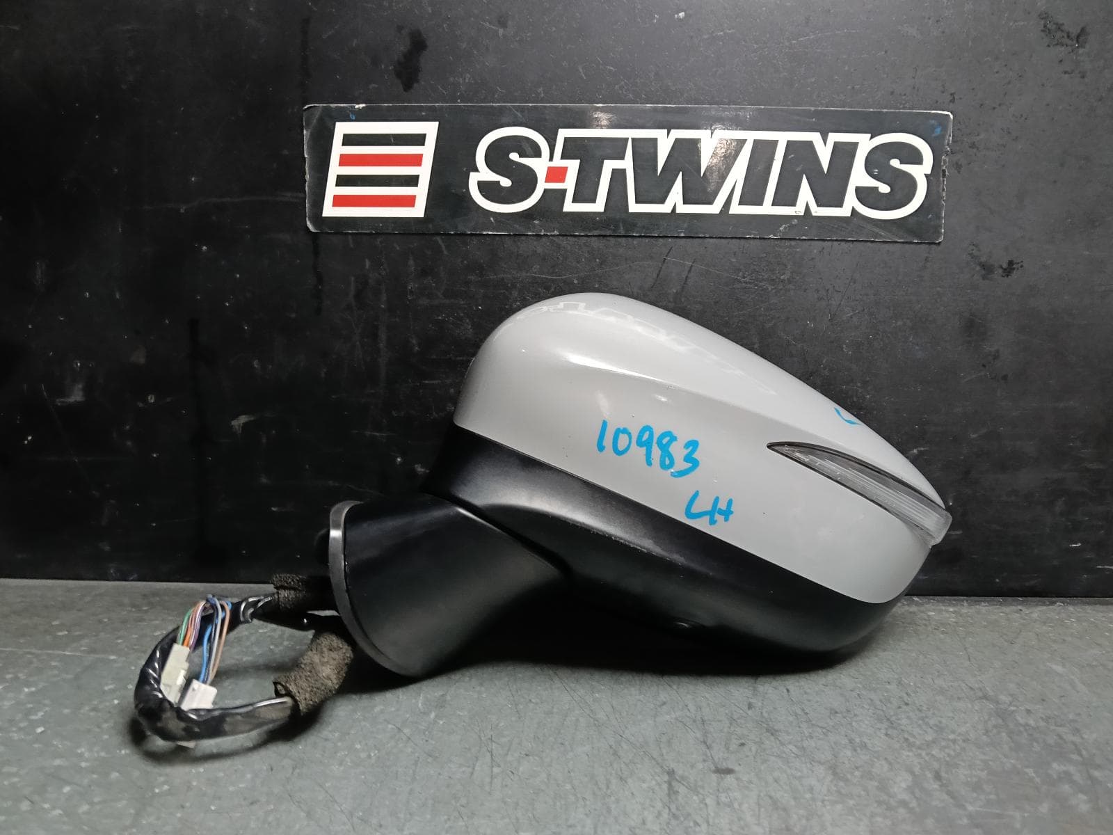 Used auto part listing image: 2024 MAZDA CX3 LEFT DOOR MIRROR DK, W/ AUTO POWER FOLDING, HEATED, BLIND SPOT, CAMERA TYPE, COLOUR CODED, 03/15- 0000414756