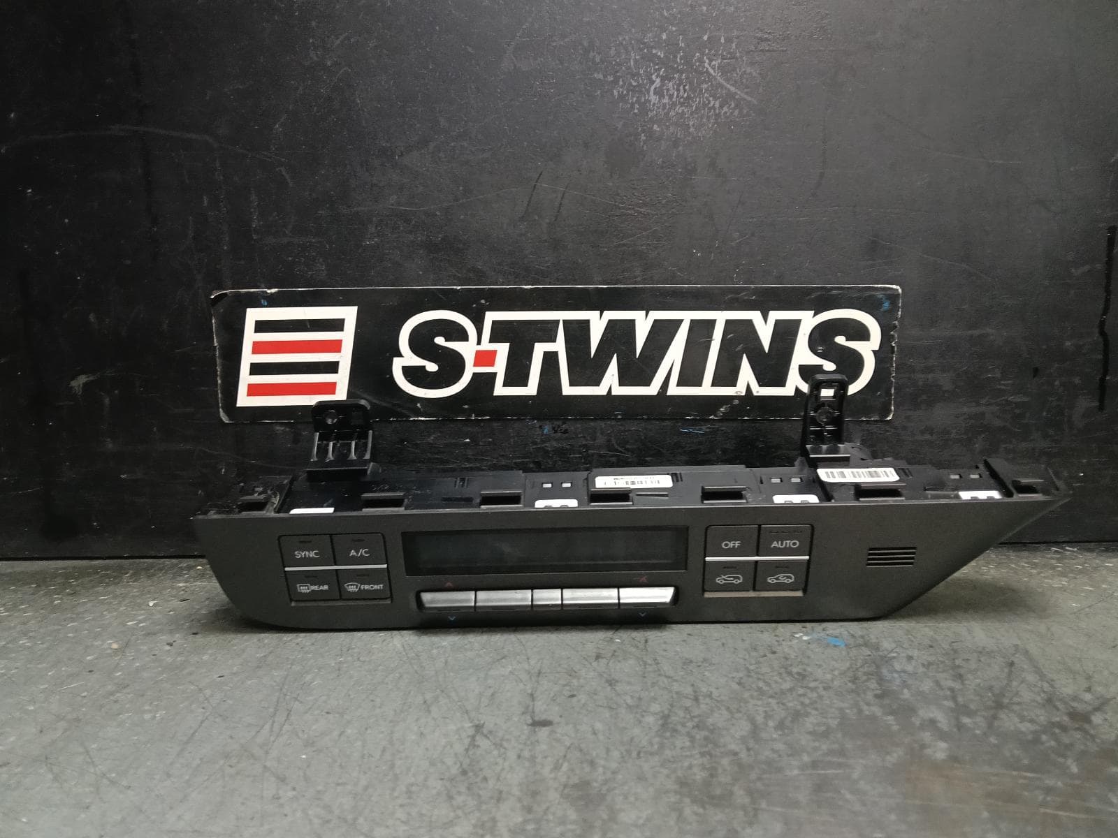 Used auto part listing image: 2023 HYUNDAI KONA HEATER AC CONTROLS SX2, CLIMATE CONTROL, 04/23- 0000416944