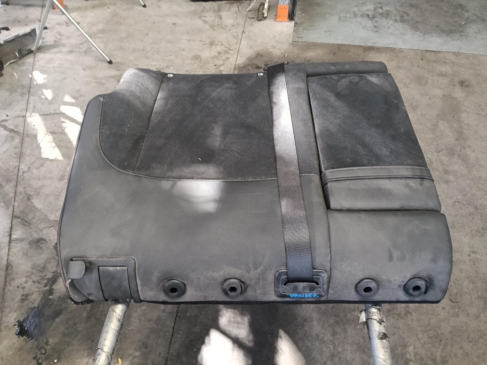 Used auto part listing image: 2023 HYUNDAI KONA SEAT BELT STALK SX2, CENTRE REAR, SEAT BELT ONLY, 03/23- 0000416948