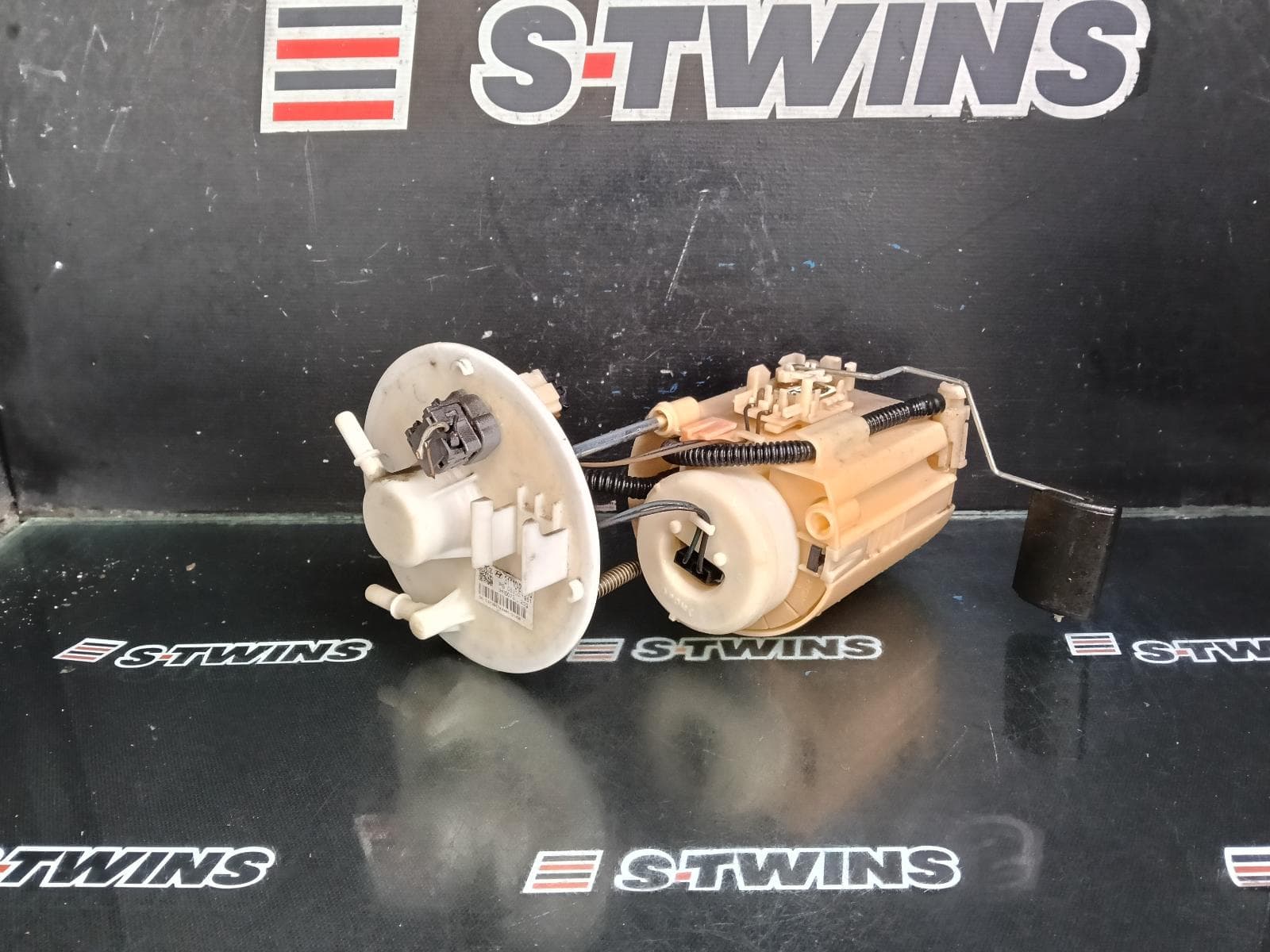 Used auto part listing image: 2016 PORSCHE MACAN FUEL PUMP PUMP & SENDER ASSY, PETROL, 2.0/3.0/3.6, 95B, 06/14- 0000401870