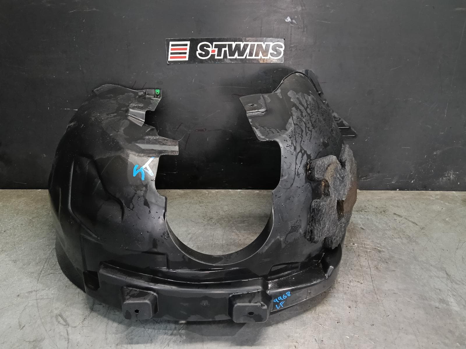 2020 VOLVO XC40 LEFT GUARD LINER FRONT, 02/18-05/22 0000417635