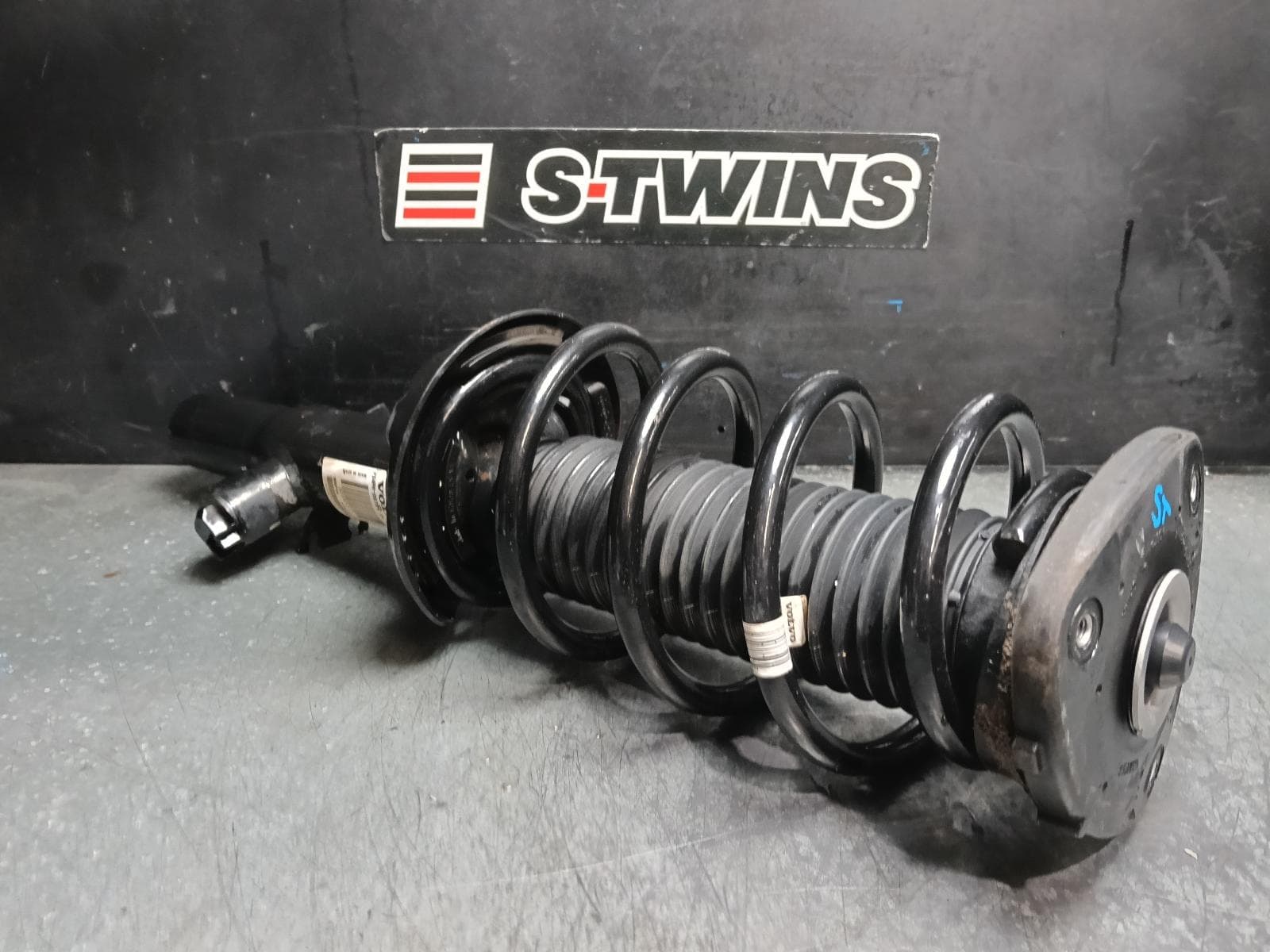 2020 VOLVO XC40 RIGHT FRONT STRUT 02/18- 0000417639