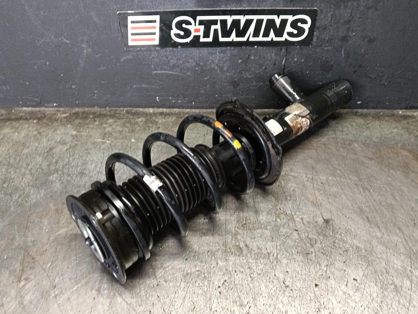 Used auto part listing image: 2017 VOLKSWAGEN TIGUAN RIGHT FRONT STRUT 5NA, ELECTRONIC TYPE, 06/16-02/24 0000417283