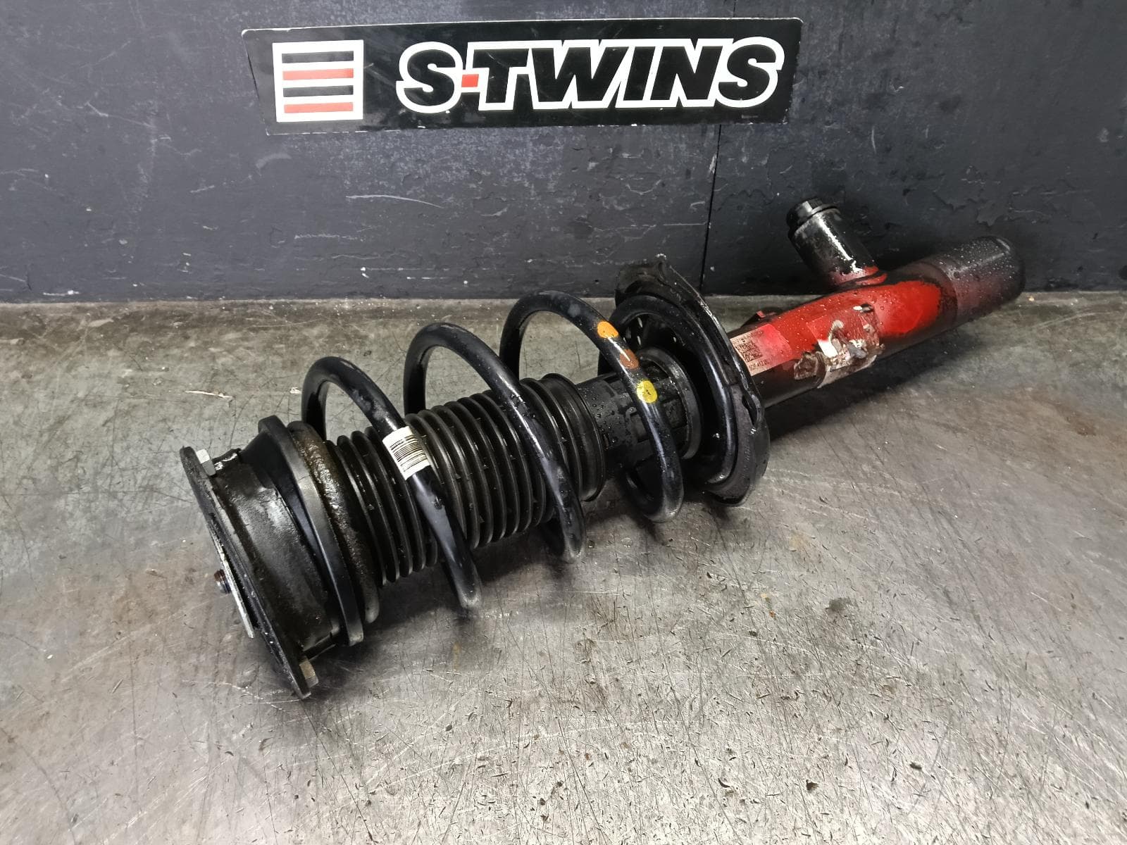 Used auto part listing image: 2017 VOLKSWAGEN TIGUAN LEFT FRONT STRUT 5NA, ELECTRONIC TYPE, 06/16-02/24 0000417285