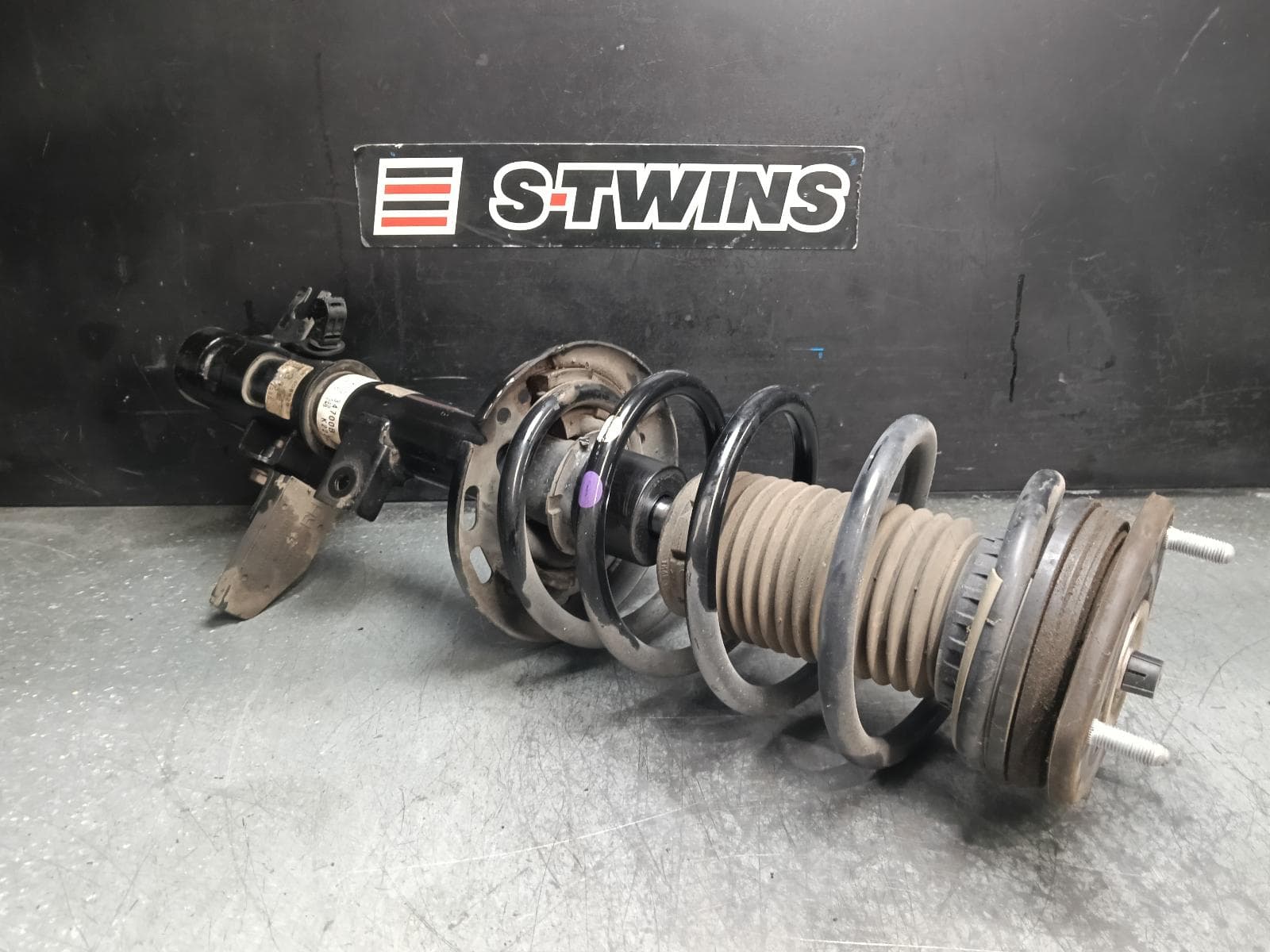 Used auto part listing image: 2018 MAZDA CX9 RIGHT FRONT STRUT TC, 2.5, PETROL, AWD, 07/16-12/24 0000417403