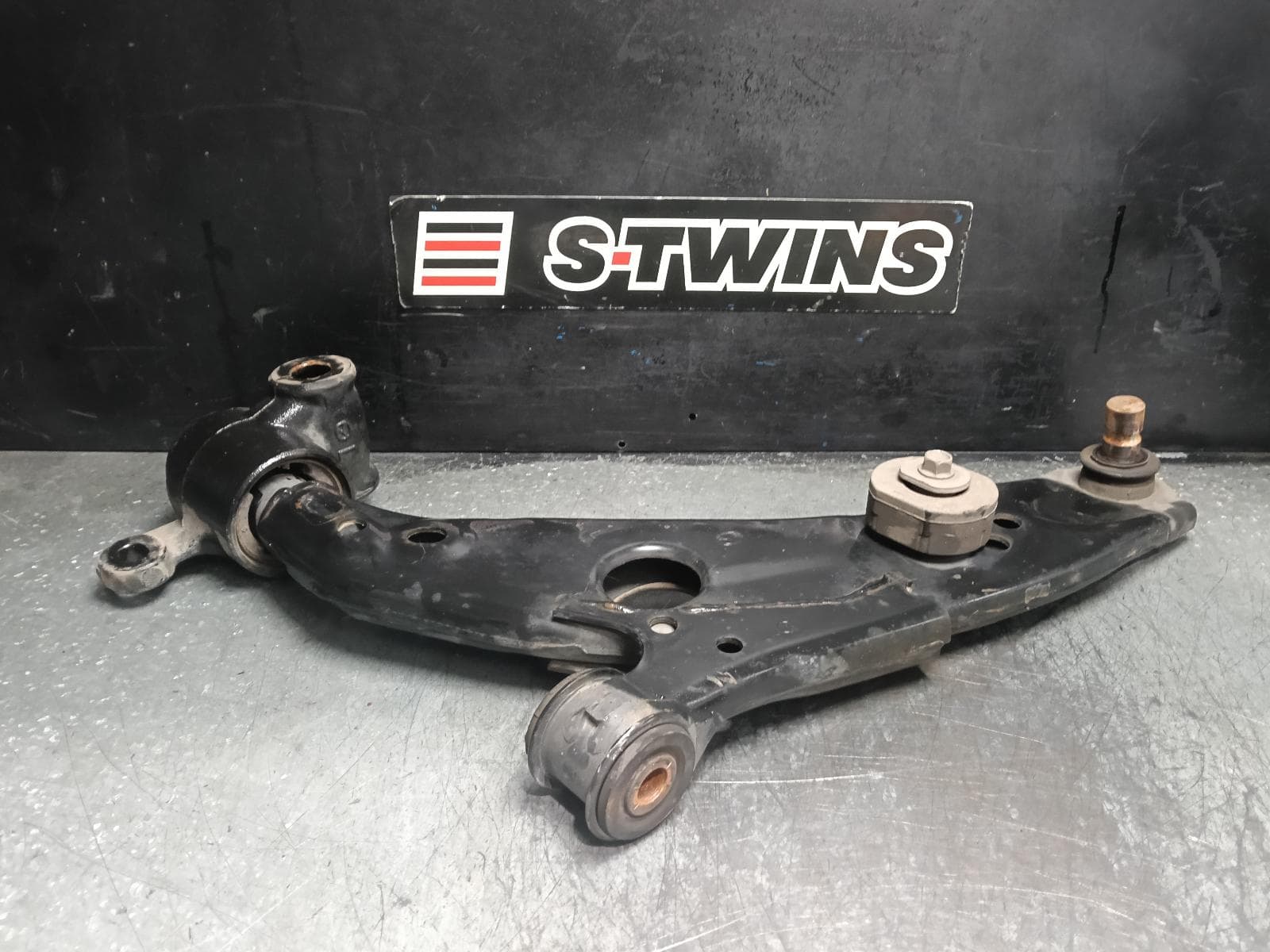 Used auto part listing image: 2018 MAZDA CX9 LEFT FRONT LOWER CONTROL ARM TC, 07/16-12/24 0000417405