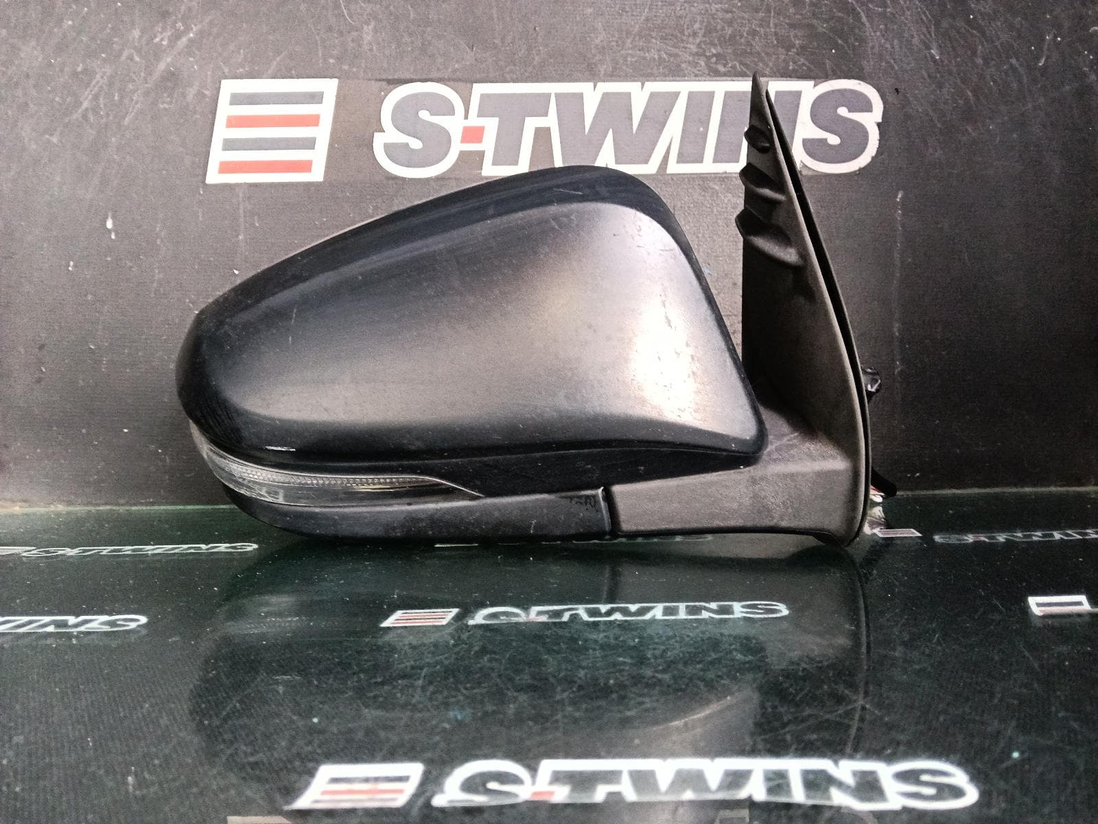 2019 TOYOTA HILUX RIGHT DOOR MIRROR MANUAL FOLDING, BLACK, W/ INDICATOR TYPE, 06/15-09/25 0000417549