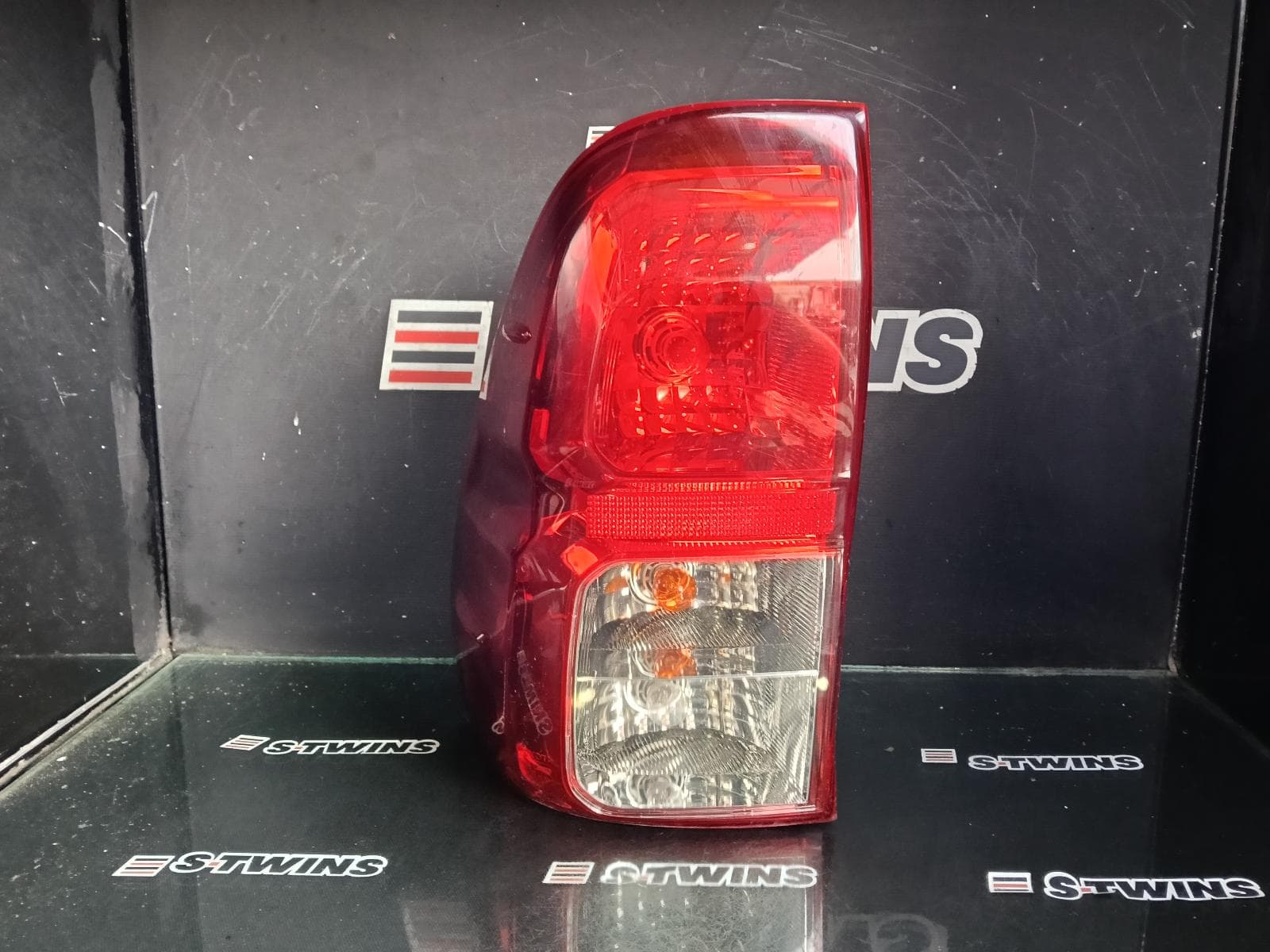 2019 TOYOTA HILUX LEFT TAILLIGHT IN BODY, UTE, OK-37, 06/15-06/20 0000417569