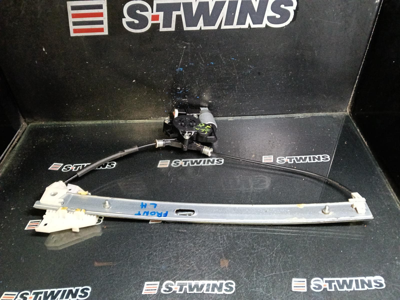2013 MAZDA CX9 LEFT FRONT WINDOW REG MOTOR TB, DOOR REG ASSY (REG AND MOTOR), 12/07-12/15 0000417697