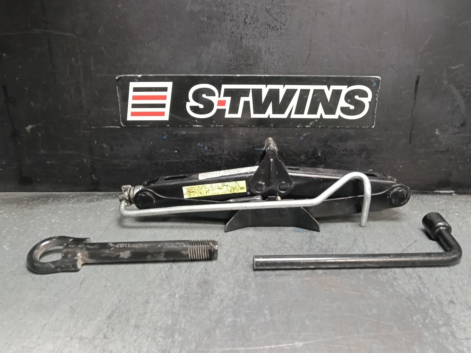 Used auto part listing image: 2021 RENAULT KANGOO JACK TOOL KIT X61, 10/10-02/22 0000417557