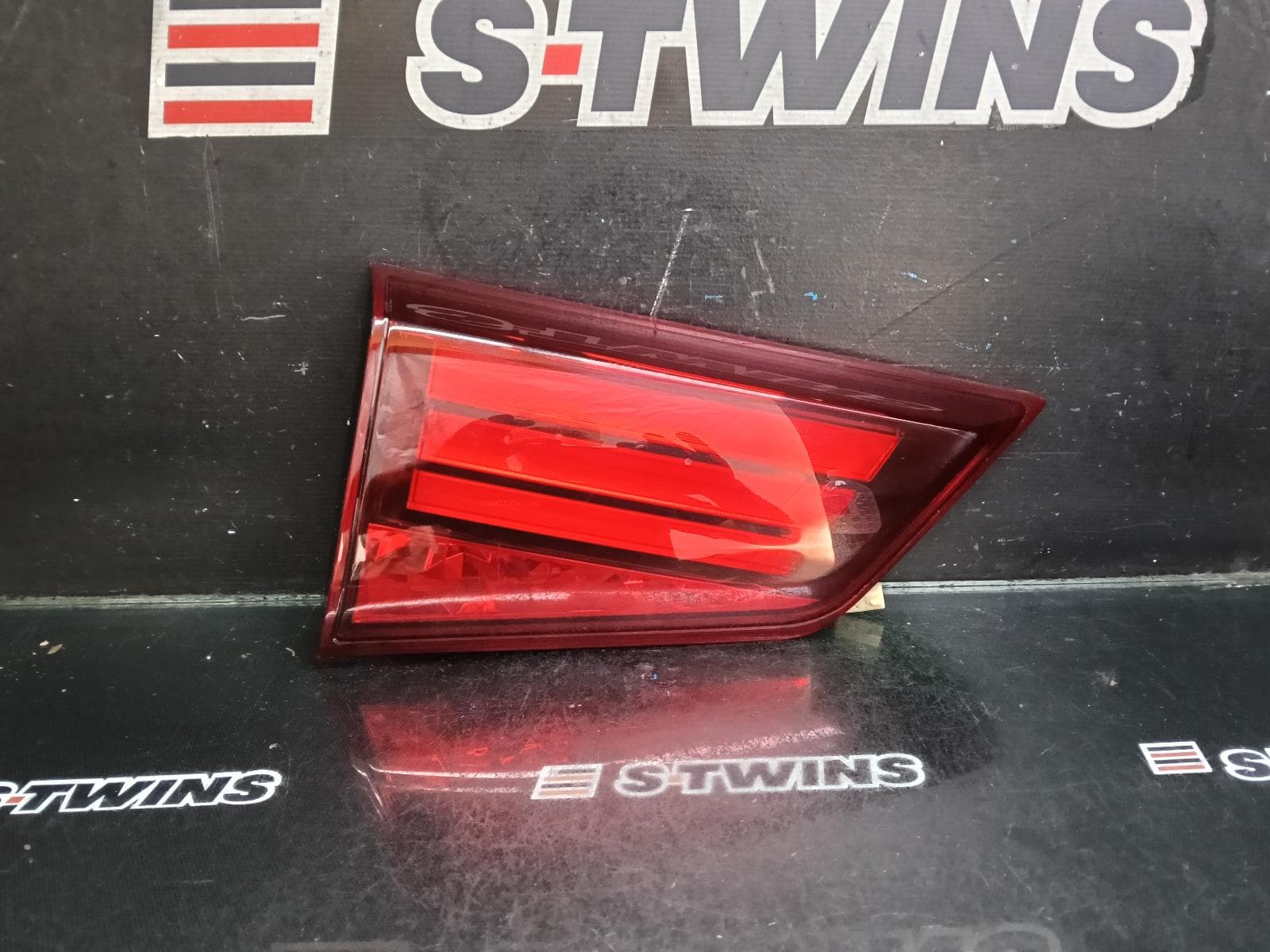 2016 MITSUBISHI OUTLANDER REAR GARNISH TAILGATE LAMP (LH SIDE), ZK-ZL, 01/15-07/21 0000391681