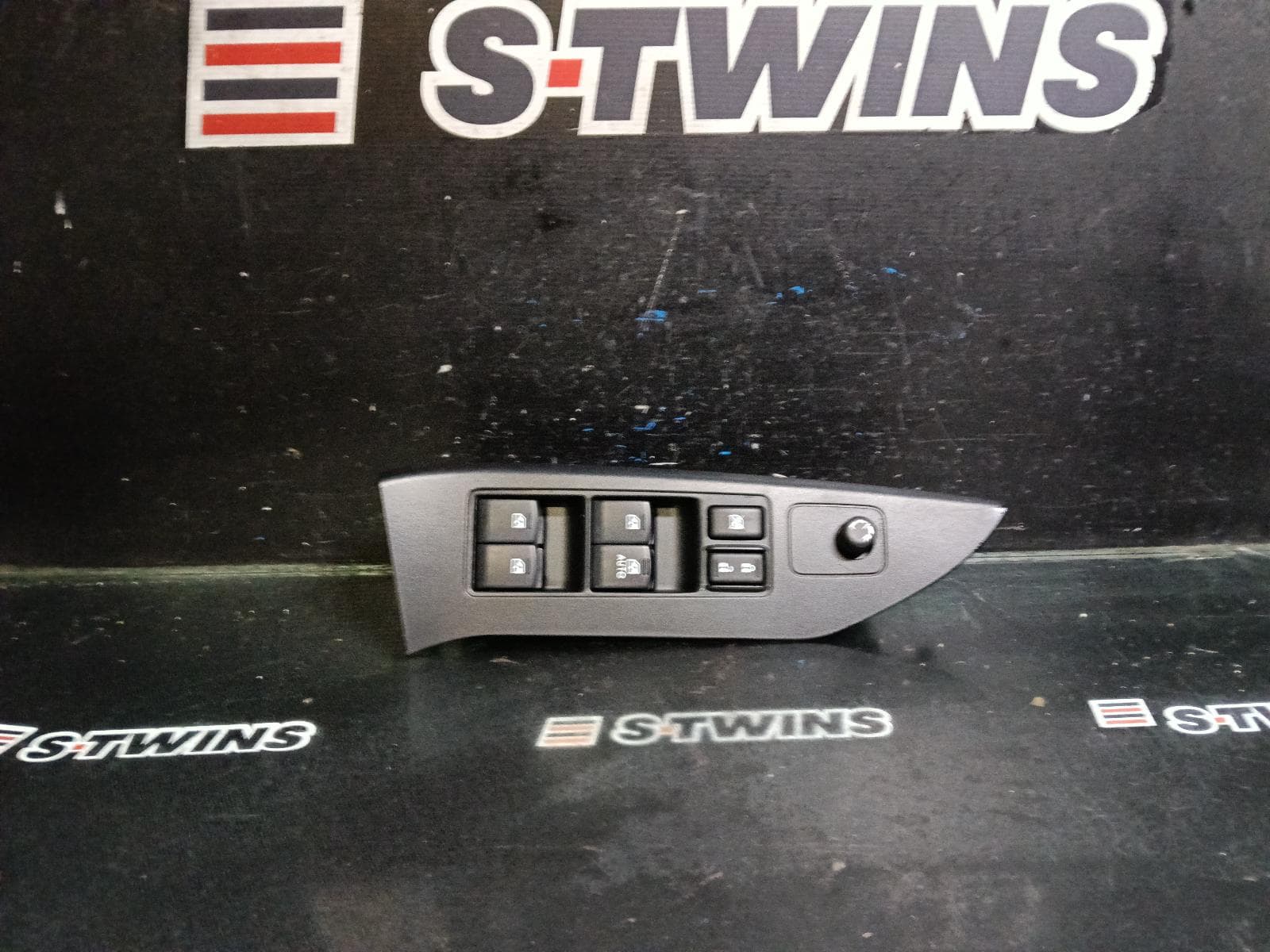 2015 SUBARU FORESTER PWR DR WIND SWITCH RH FRONT (MASTER SWITCH), SG030, SJ, 12/12-02/15 0000417990