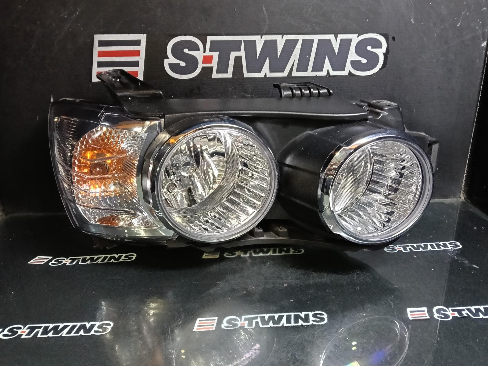 Used auto part listing image: 2013 HOLDEN BARINA RIGHT HEADLAMP TM, W/ CHROME RING TYPE, 09/11-08/16 0000417994
