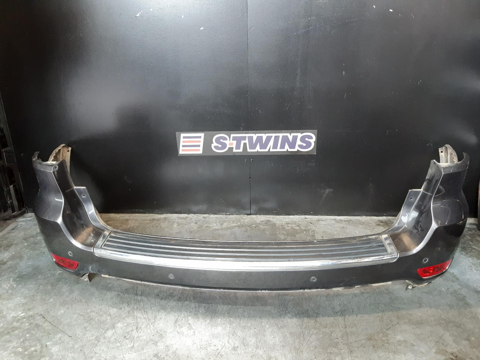 2014 JEEP GRANDCHEROKEE REAR BUMPER BUMPER BAR, W/ PARK SENSOR TYPE, WK, OVERLAND, 04/13-08/21 0000111099