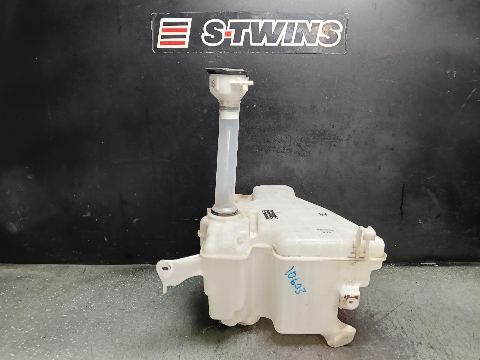 2019 LEXUS IS SERIES WASHER BOTTLE XE30, 10/16-11/25 0000418063