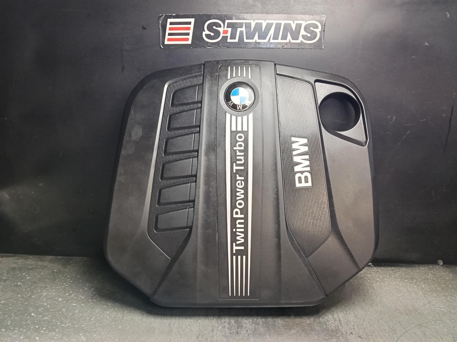 Used auto part listing image: 2016 BMW X5 ENGINE COVER DIESEL, 3.0, TURBO, N57N, xDRIVE30d, F15, 09/13-07/18 0000417945