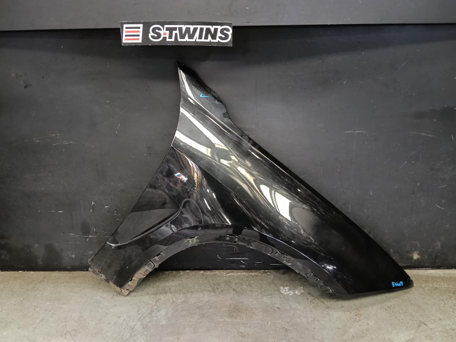 Used auto part listing image: 2016 BMW X5 RIGHT GUARD F15, 09/13-07/18 0000417950