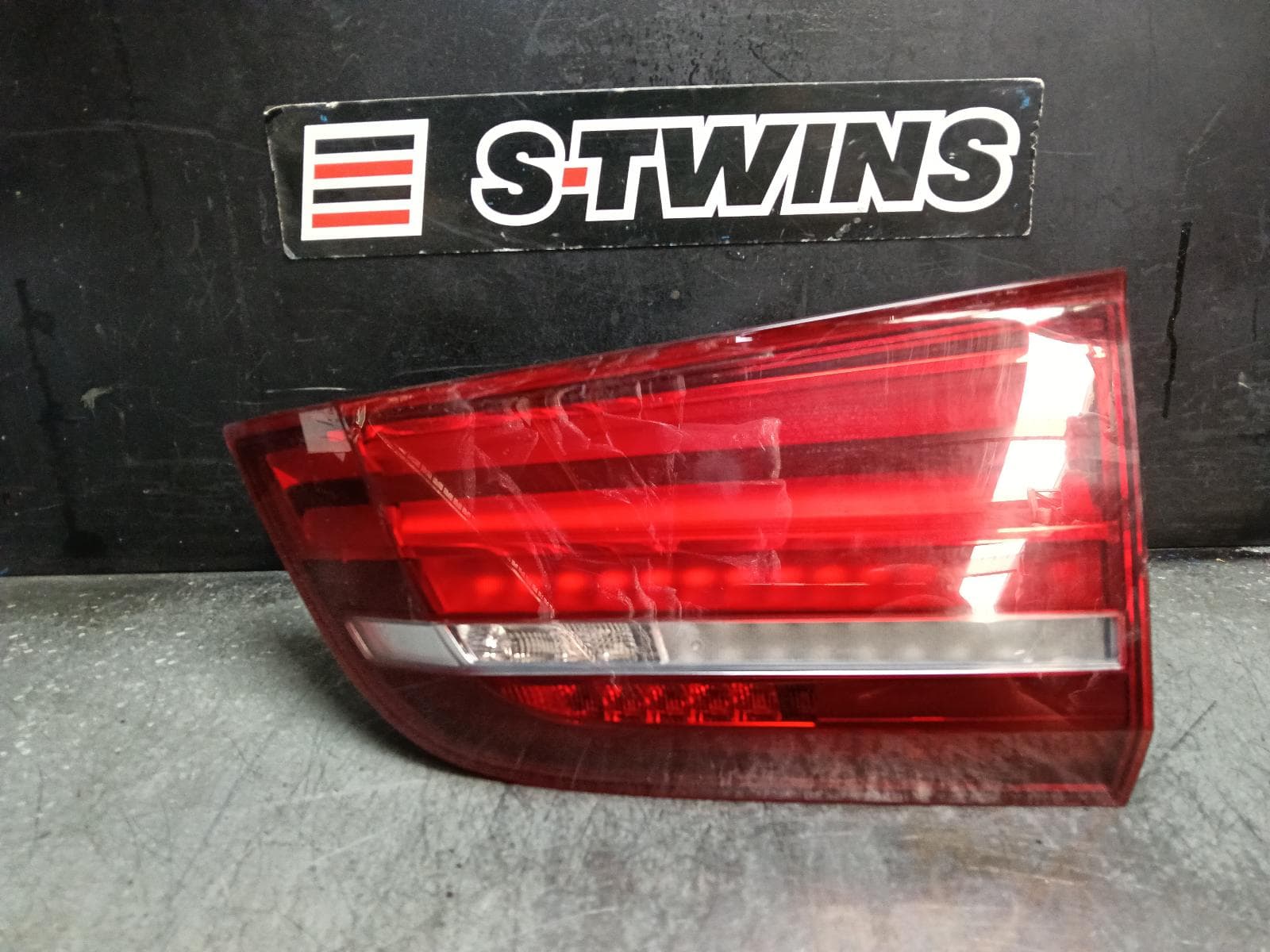 Used auto part listing image: 2016 BMW X5 REAR GARNISH TAILGATE LAMP (RH SIDE), F15, 09/13-07/18 0000417955