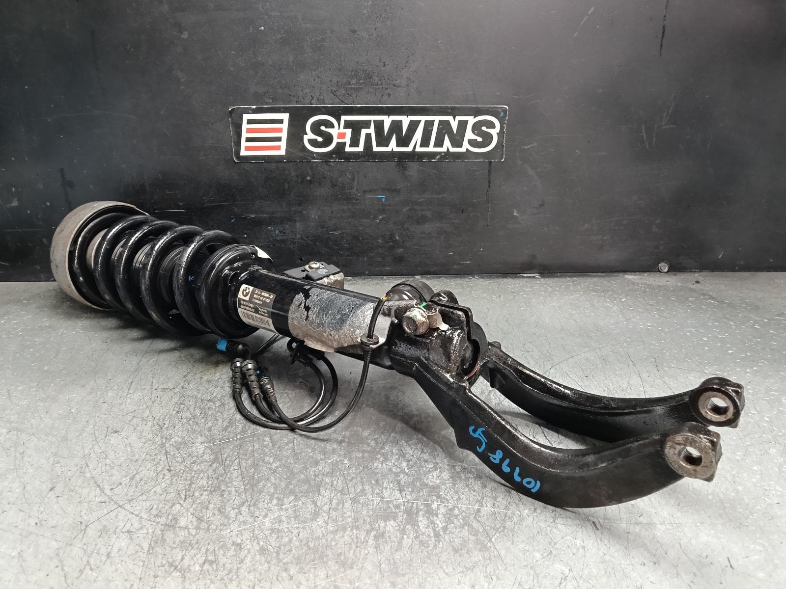 Used auto part listing image: 2016 BMW X5 LEFT FRONT STRUT F15, ADAPTIVE TYPE, 09/13-07/18 0000417962