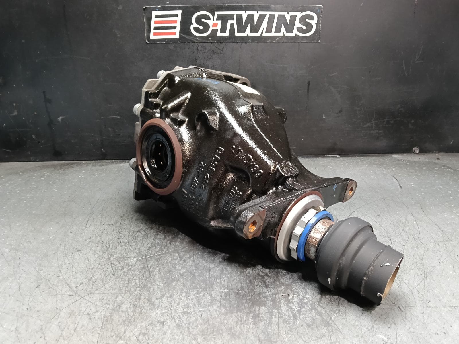 Used auto part listing image: 2016 BMW X5 DIFFERENTIAL CENTRE REAR, DIESEL, 3.0, TURBO, N57N, xDRIVE30d, 3.15 RATIO, F15, 09/13-07/18 0000417963