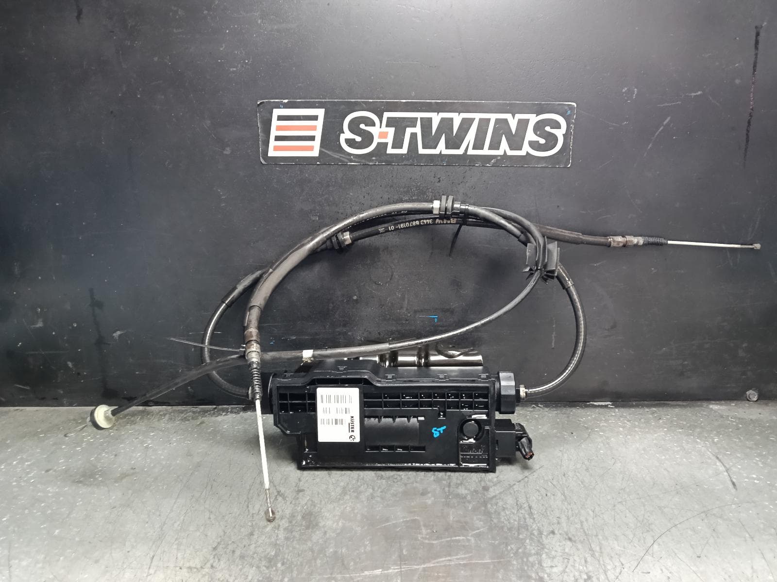 Used auto part listing image: 2016 BMW X5 HANDBRAKE ACTUATOR F15, 09/13-06/16 0000417968