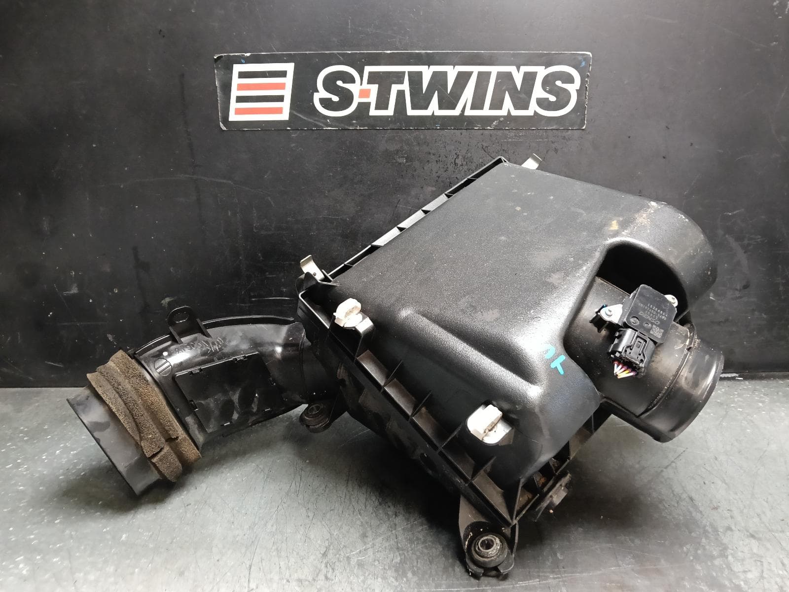2018 MITSUBISHI TRITON AIR CLEANER BOX AIR CLEANER, MQ-MR, 2.4, DIESEL, 03/15-10/23 0000418183