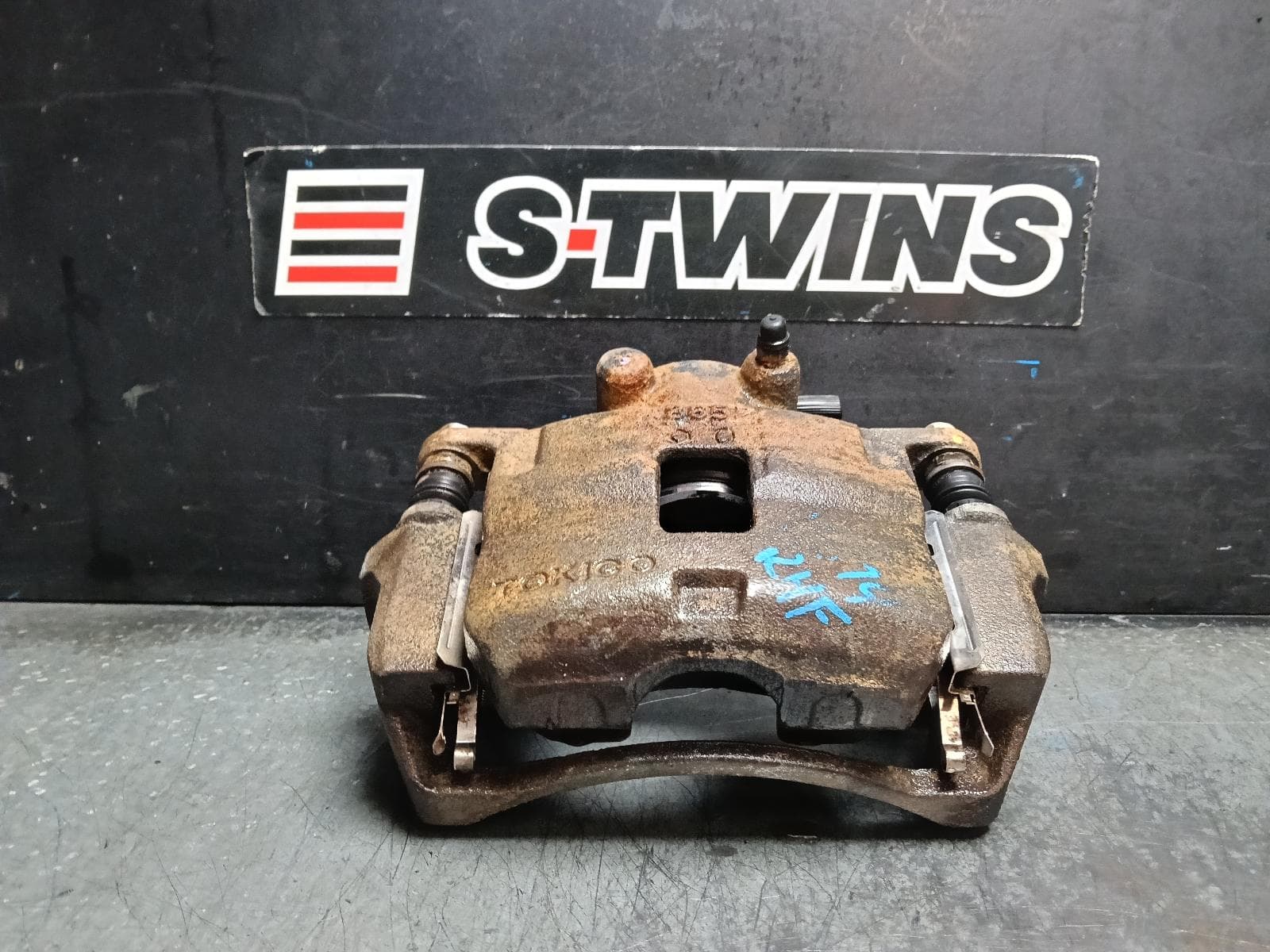 2018 MITSUBISHI TRITON CALIPER RH FRONT, MQ-MR, 294mm ROTOR, SINGLE PISTON TYPE, 03/15-10/23 0000418193