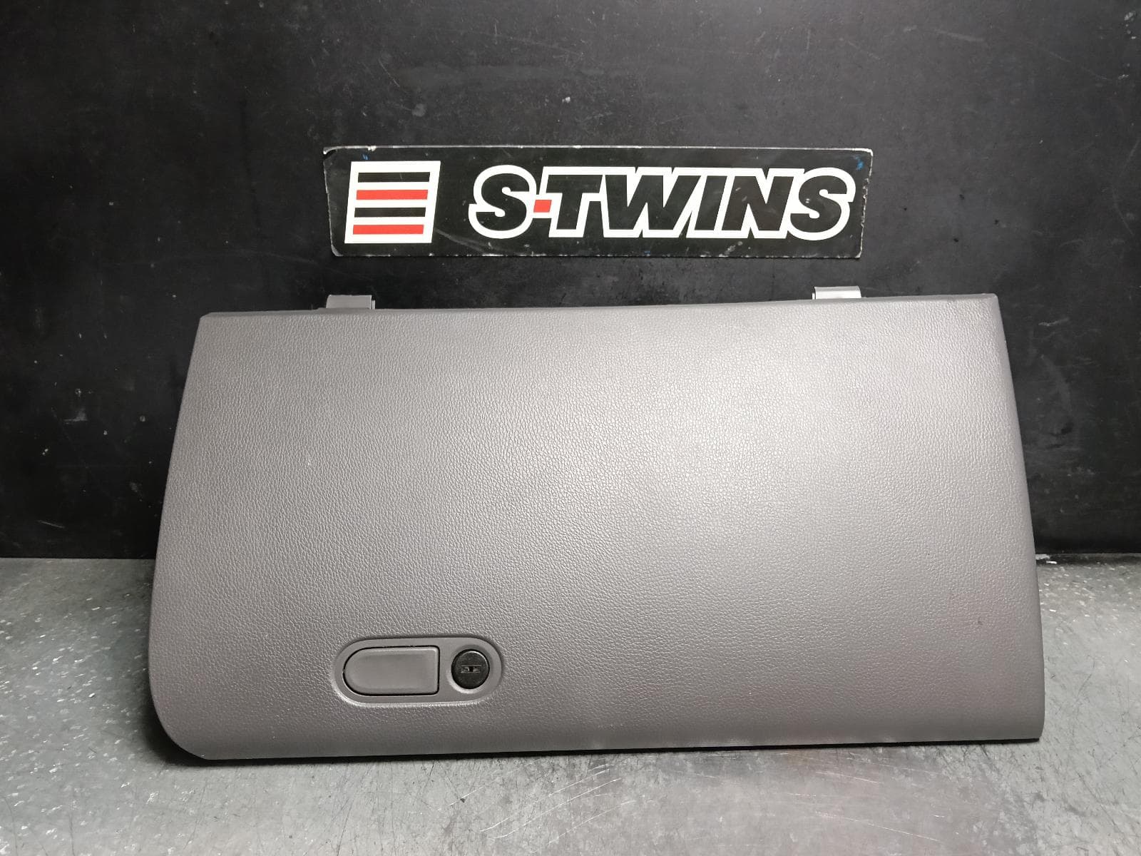 2018 MITSUBISHI TRITON GLOVE BOX MQ-MR, 03/15-10/23 0000418194