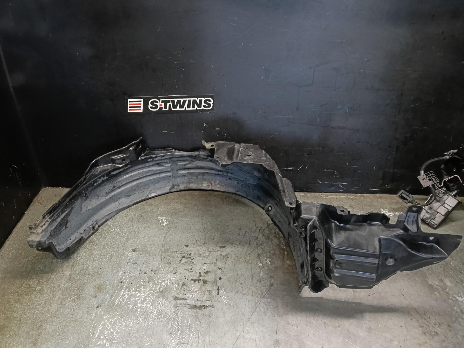 Used auto part listing image: 2019 SUBARU XV LEFT GUARD LINER G5X, 03/17-06/23 0000417892