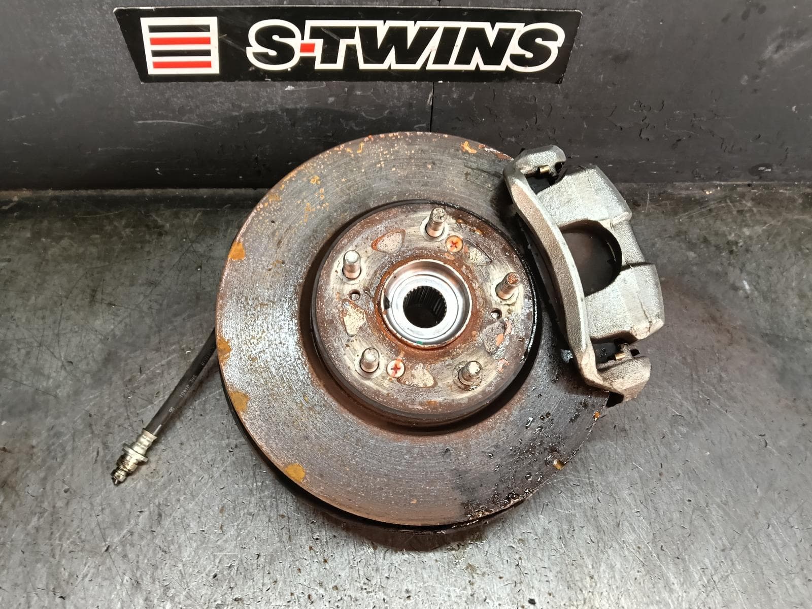 Used auto part listing image: 2019 HONDA HRV RIGHT FRONT HUB ASSEMBLY RU, 12/14-10/21 0000417917