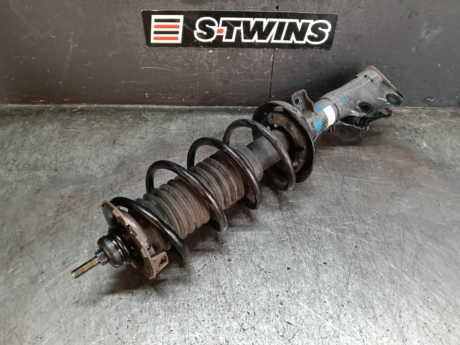 Used auto part listing image: 2019 HONDA HRV RIGHT FRONT STRUT RU, 1.8, PETROL, 12/14-10/21 0000417918