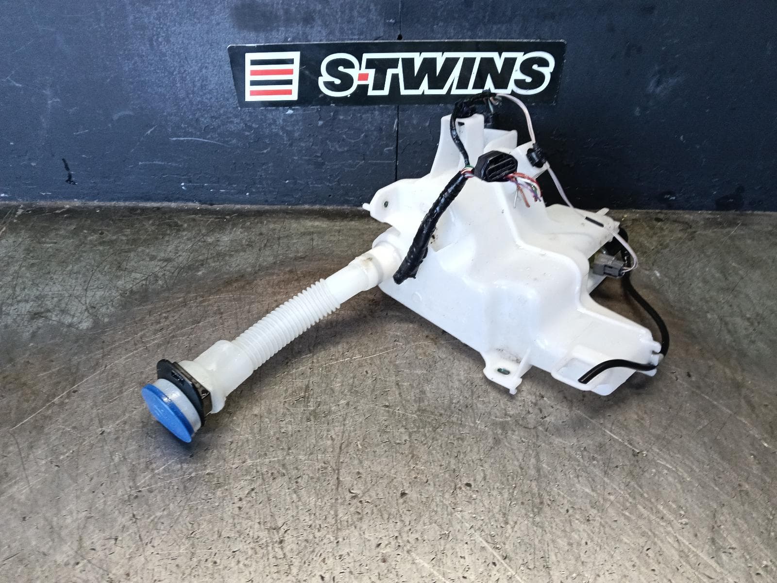 Used auto part listing image: 2019 MAZDA 3 WASHER BOTTLE BP, 03/19- 0000418138