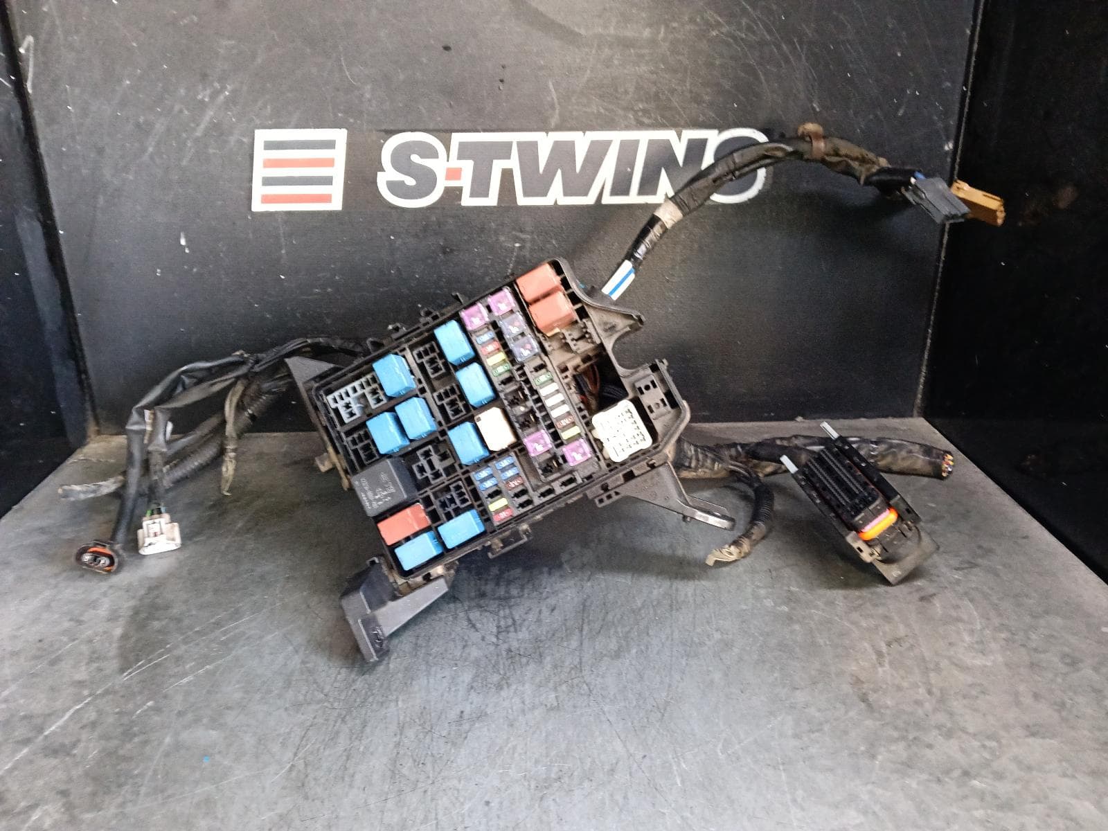 2018 SUZUKI VITARA FUSE BOX ENGINE BAY, PETROL, VVITARA, LY (VIN TSM), 06/15- 0000418090
