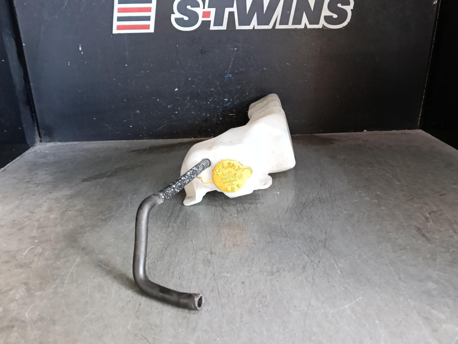 Used auto part listing image: 2015 SUBARU FORESTER OVERFLOW BOTTLE SJ, 12/12-08/18 0000418020