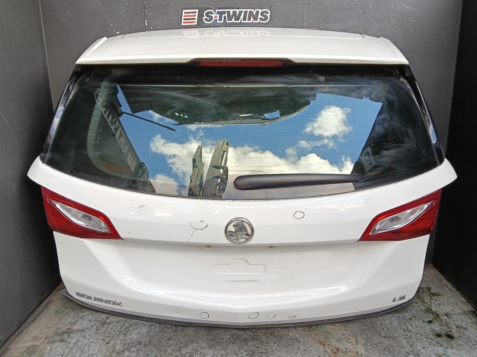 Used auto part listing image: 2019 HOLDEN EQUINOX BOOTLID TAILGATE TAILGATE, EQ, MANUAL OPERATED TYPE, 09/17-12/20 0000418122