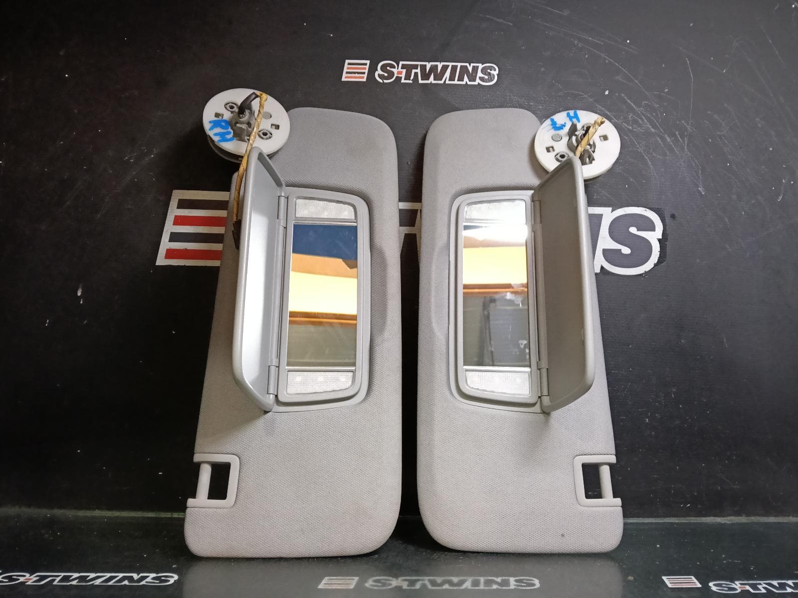 Used auto part listing image: 2019 HOLDEN EQUINOX SUNVISOR EQ, PAIR, 09/17-12/20 0000418278