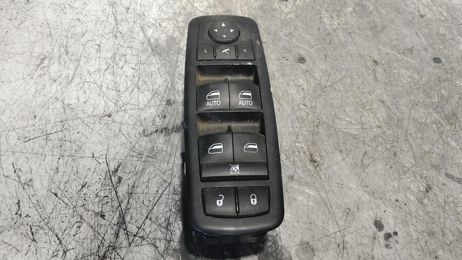Used auto part listing image: 2016 JEEP GRANDCHEROKEE PWR DR WIND SWITCH RH FRONT (MASTER SWITCH), WK, 10/10-02/22 0000409906