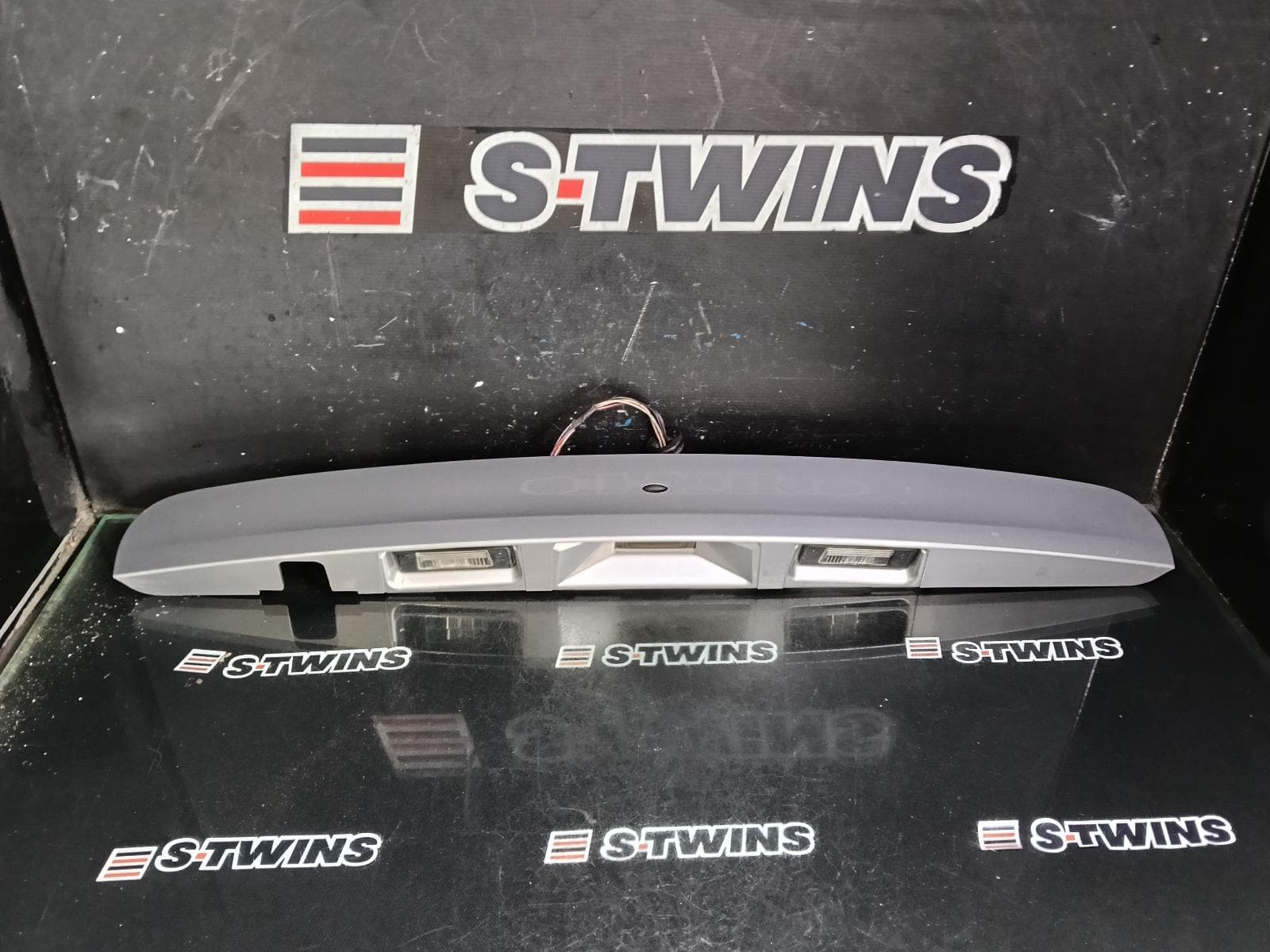 Used auto part listing image: 2012 NISSAN DUALIS REAR GARNISH TAILGATE GARNISH (CENTRE), KEYLESS ENTRY & W/ CAMERA TYPE, J10, 10/07-05/14 0000394613