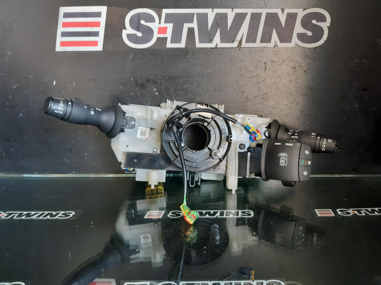 Used auto part listing image: 2012 RENAULT MEGANE COMBINATION SWITCH ASSY, 3DR HATCH, P/N 255670042R, X95, 11/10-05/16 0000179255