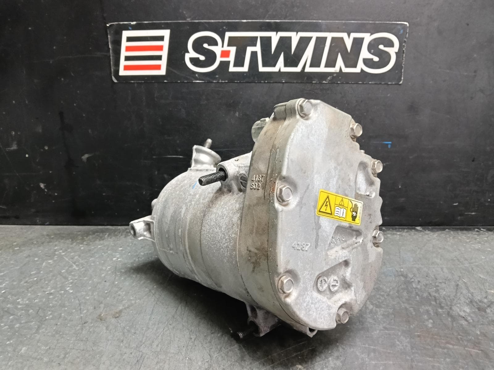 Used auto part listing image: 2021 VOLVO XC40 A C COMPRESSOR NON ELECTRIC TYPE, PETROL, 1.5, TURBO, B3154T5, PHEV, 07/20-05/22 0000418412