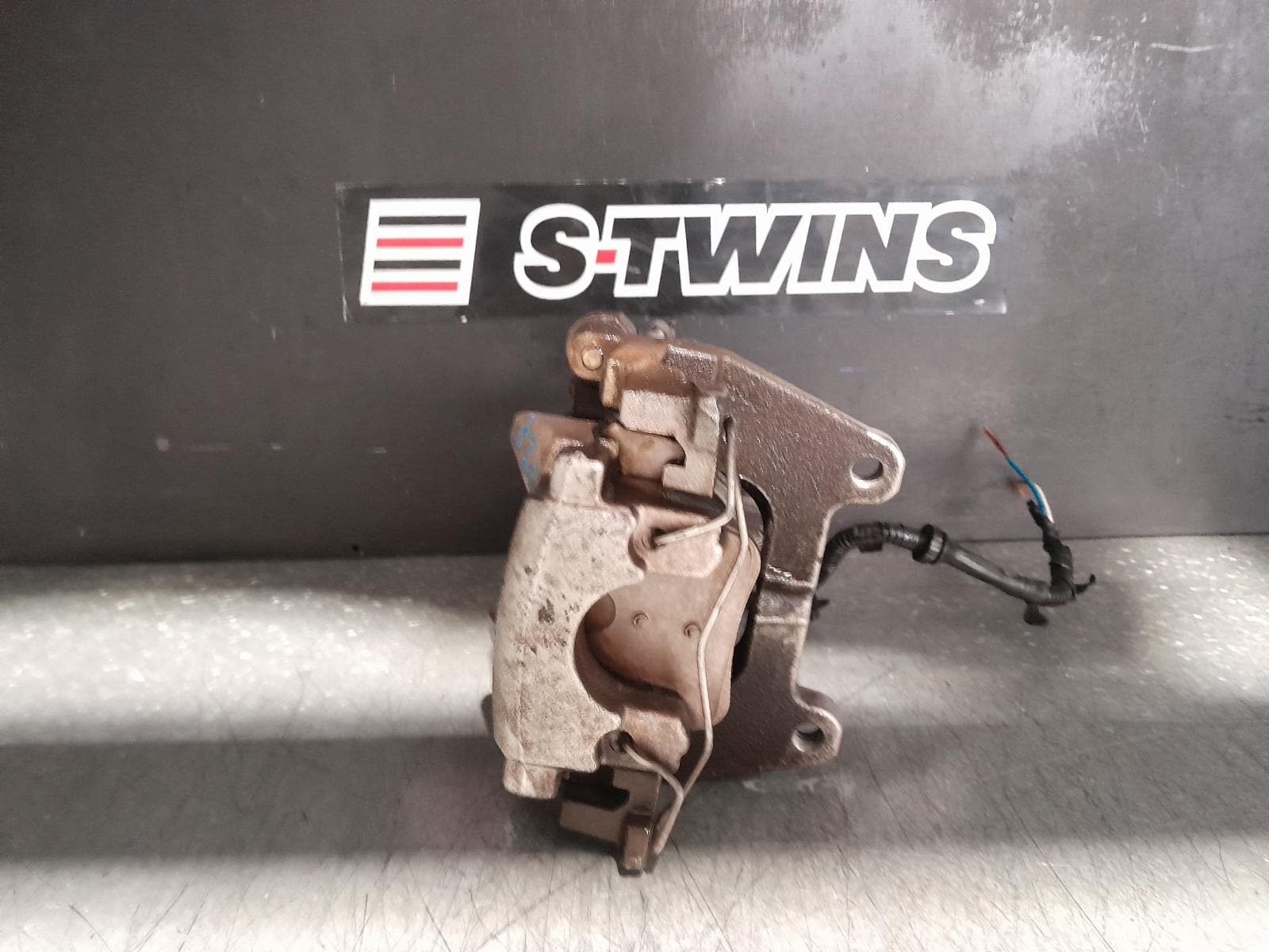 2016 JAGUAR XF CALIPER LH REAR, GREY, X260, 09/15-06/24 0000343860