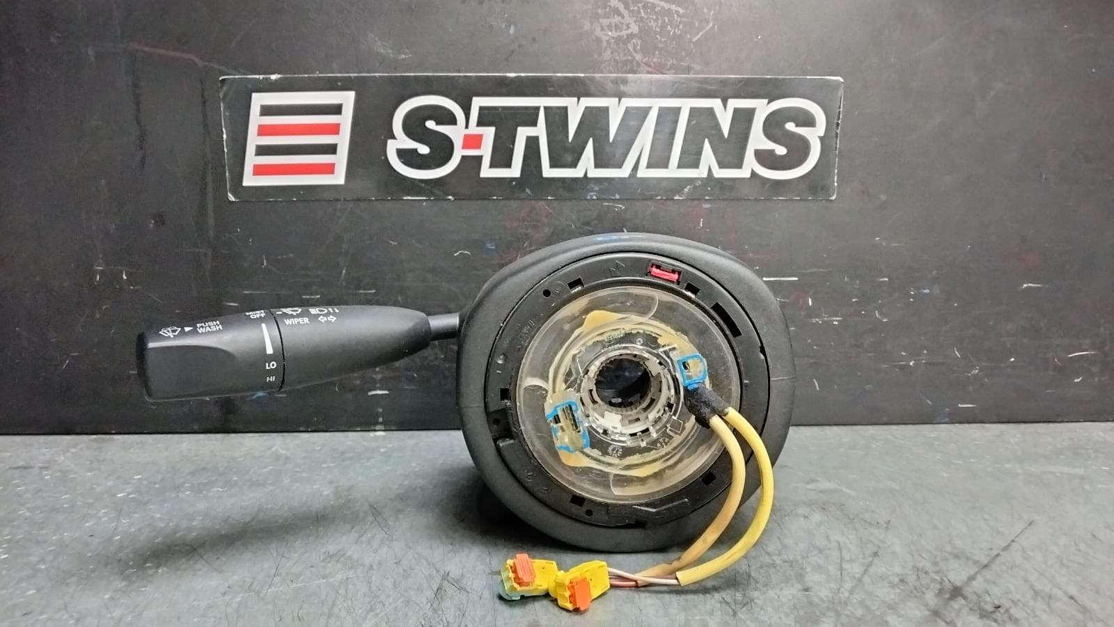 Used auto part listing image: 2015 CHRYSLER 300C COMBINATION SWITCH ASSY, LX2, 12/11-12/21 0000392462