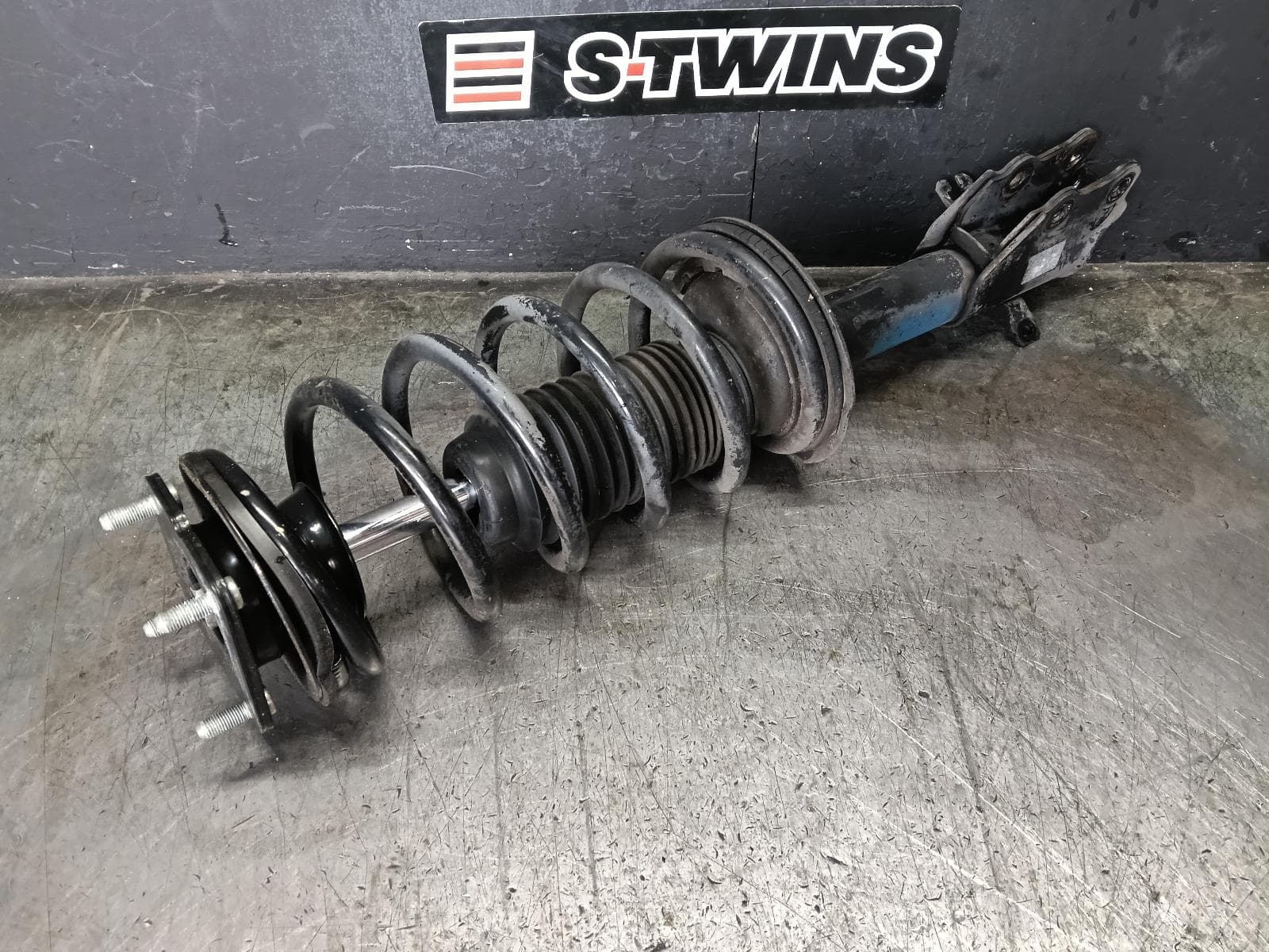 Used auto part listing image: 2013 MAZDA CX9 RIGHT FRONT STRUT TB, 12/07-12/15 0000418221