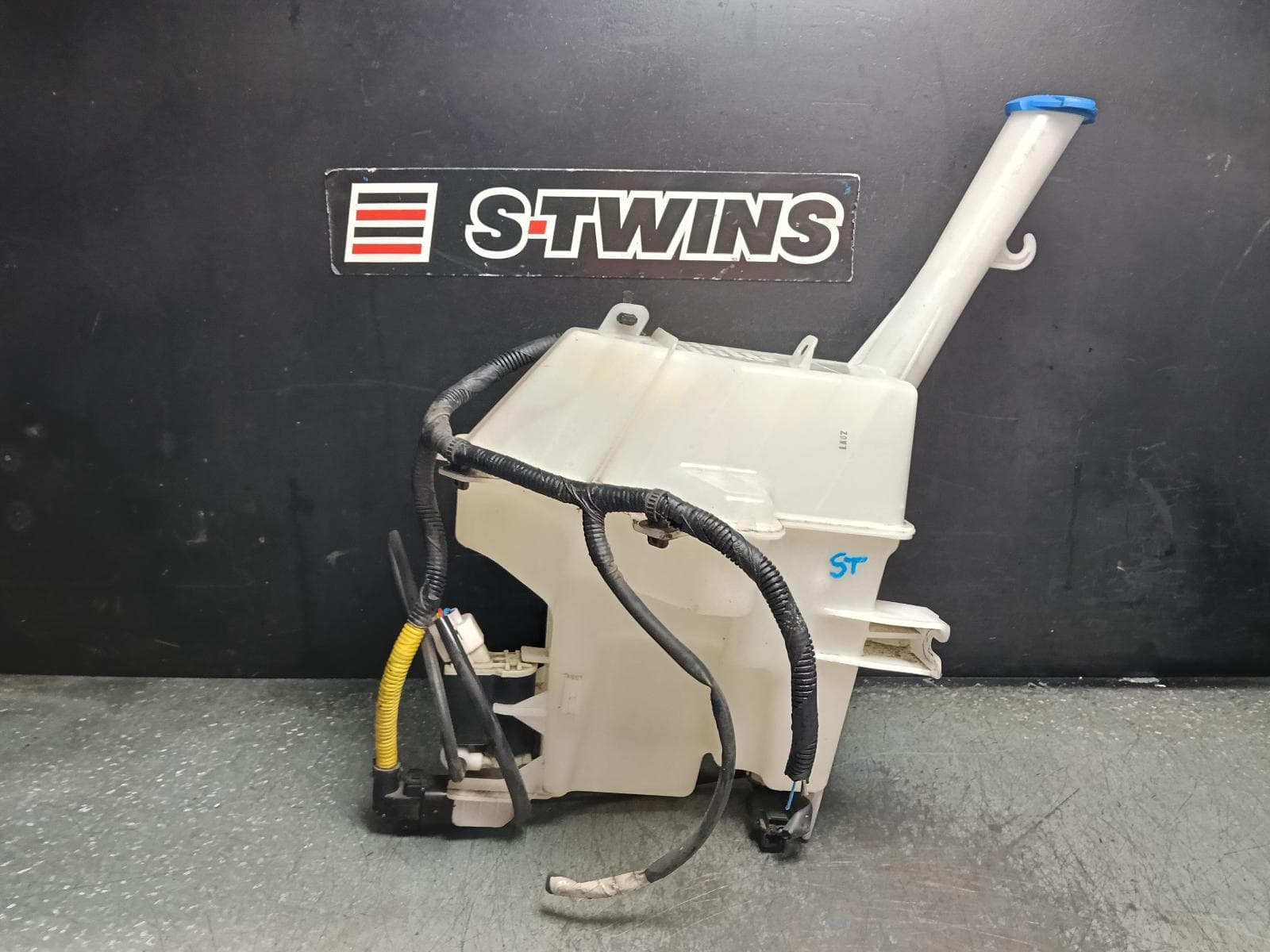 2016 HYUNDAI VELOSTER WASHER BOTTLE FS, 05/13-02/18 0000418243