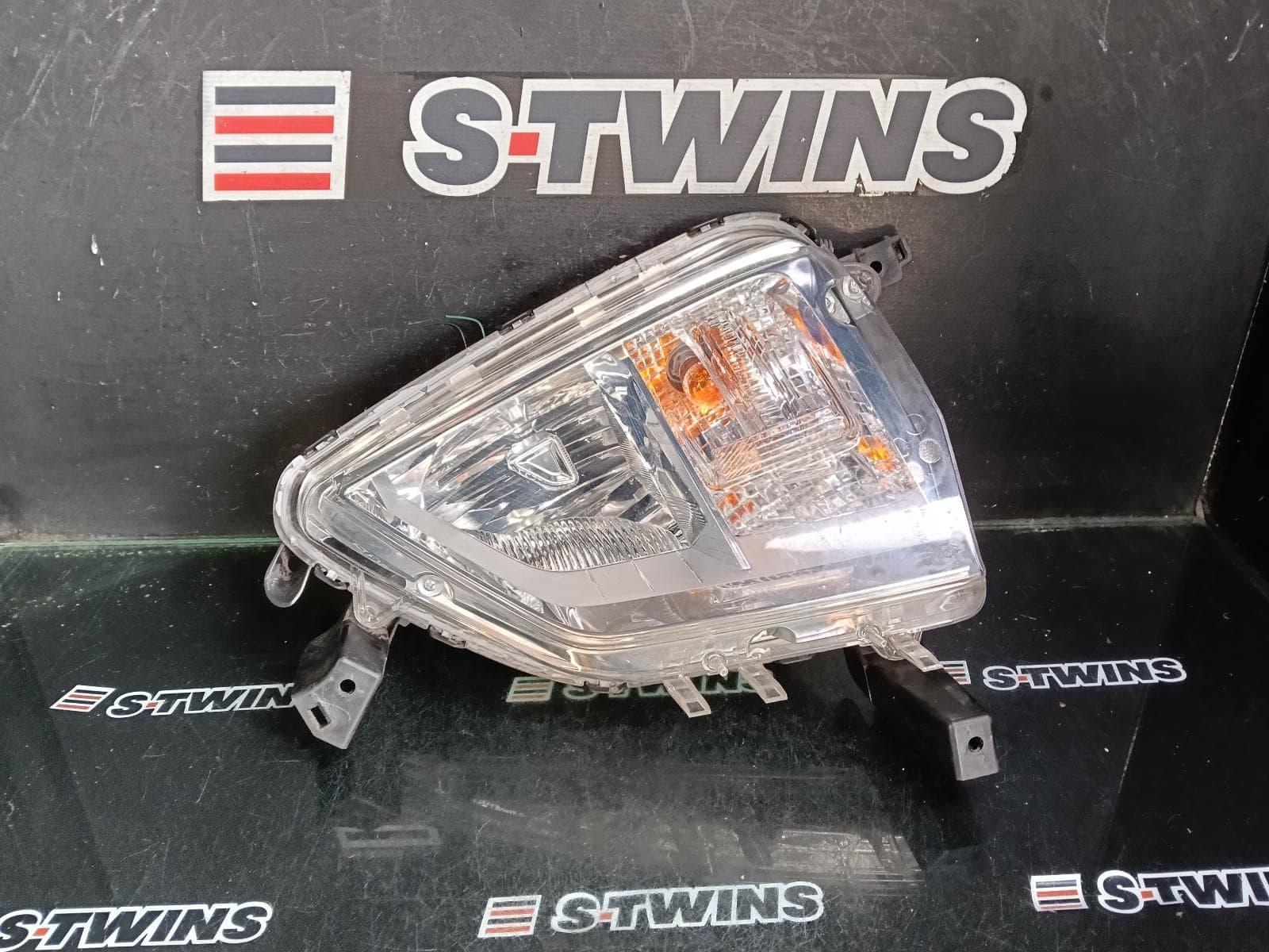 Used auto part listing image: 2019 MITSUBISHI ECLIPSE CROSS RIGHT INDICATOR FOG SIDE BUMPER FOGLAMP, W/ HALOGEN TYPE, YA, 11/17-09/20 0000418392