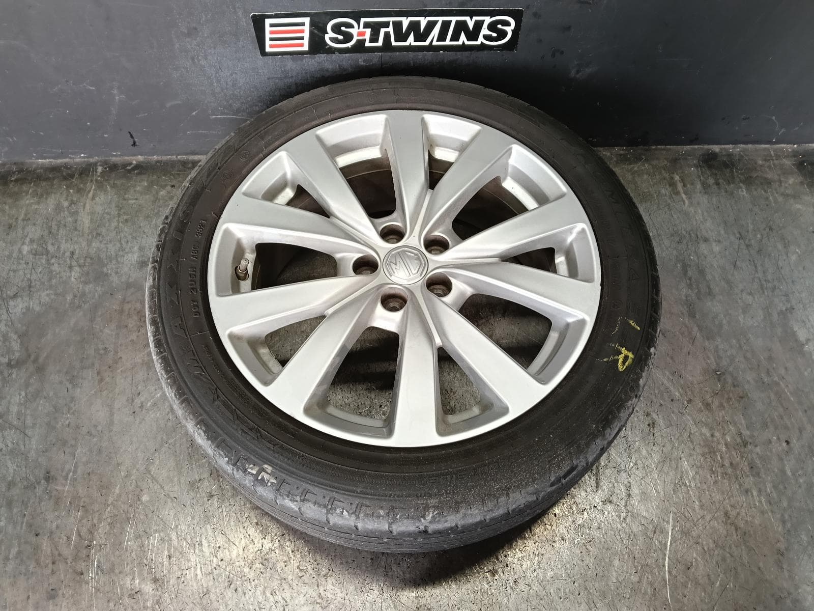 Used auto part listing image: 2021 MG ZS WHEEL MAG FACTORY, 17X6.5IN, 5 V SPOKE, AZS1, 09/17- 0000418325